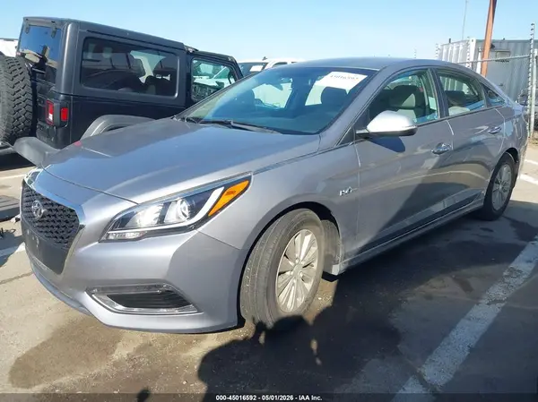 KMHE24L14GA010915 2016 HYUNDAI SONATA - Image 2