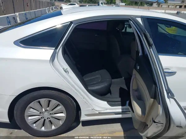 KMHE24L14GA011451 2016 HYUNDAI SONATA - Image 8