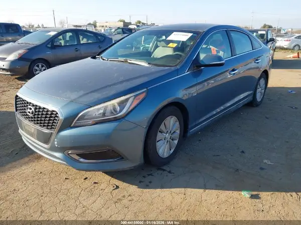 KMHE24L14GA012079 2016 HYUNDAI SONATA - Image 2