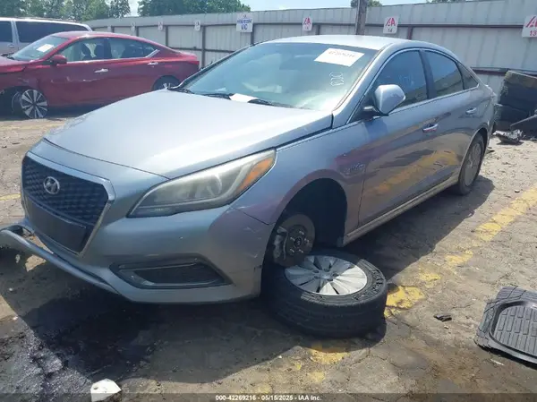 KMHE24L14GA012423 2016 HYUNDAI SONATA - Image 2