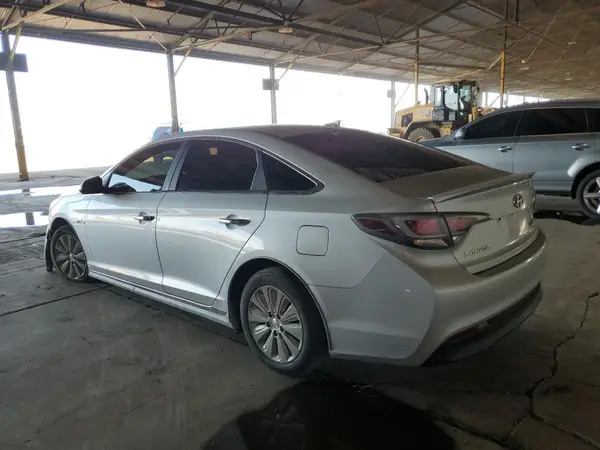KMHE24L14GA013863 2016 HYUNDAI SONATA - Image 2
