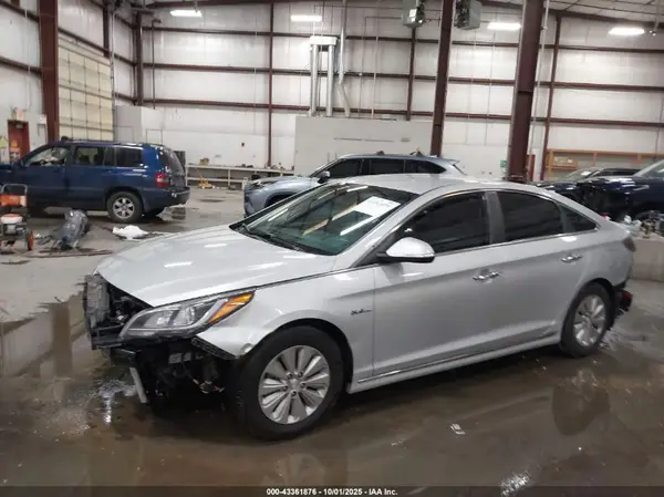 KMHE24L14GA014009 2016 HYUNDAI SONATA - Image 2