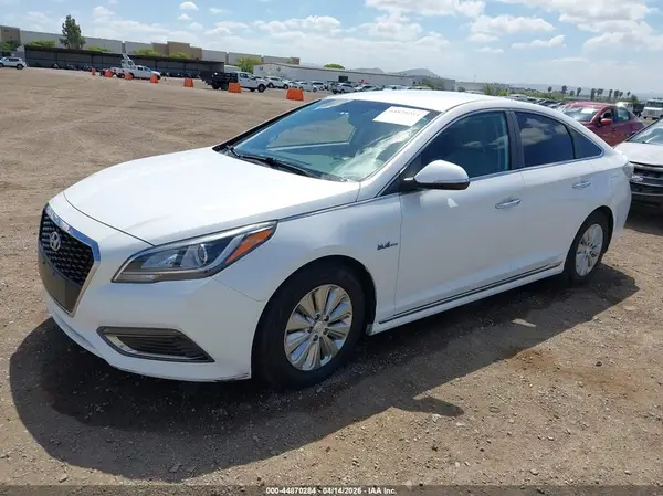 KMHE24L14GA025933 2016 HYUNDAI SONATA - Image 2
