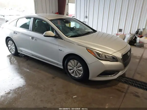 KMHE24L14GA026810 2016 HYUNDAI SONATA - Image 1