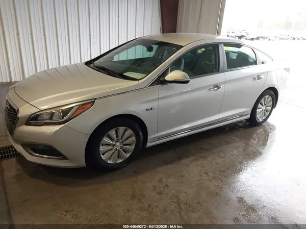 KMHE24L14GA026810 2016 HYUNDAI SONATA - Image 2