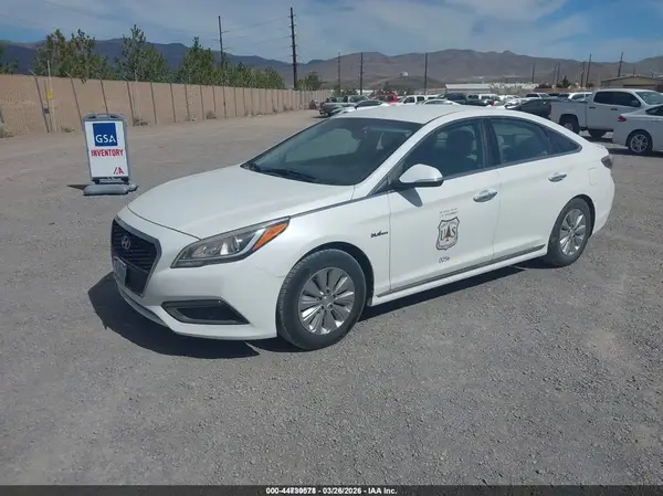 KMHE24L14GA032462 2016 HYUNDAI SONATA - Image 2