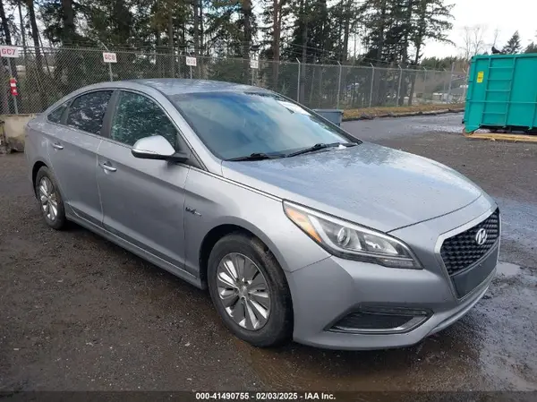KMHE24L14HA044001 2017 HYUNDAI SONATA - Image 1