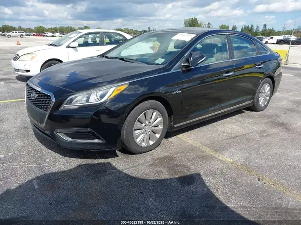 KMHE24L14HA047979 2017 HYUNDAI SONATA - Image 2
