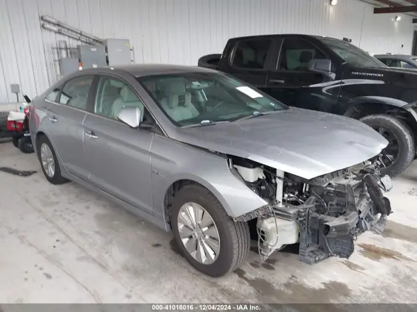 KMHE24L14HA048579 2017 HYUNDAI SONATA - Image 1