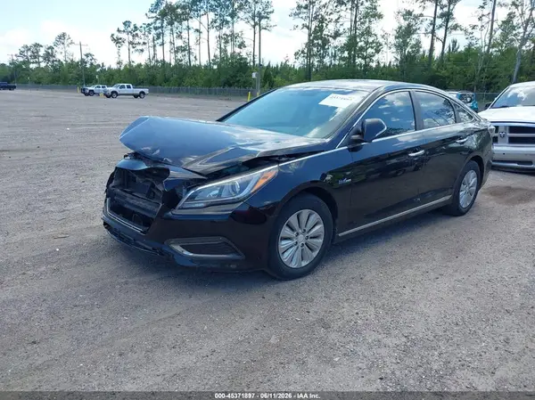 KMHE24L15GA012768 2016 HYUNDAI SONATA - Image 2