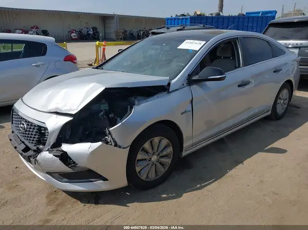 KMHE24L15GA014388 2016 HYUNDAI SONATA - Image 2
