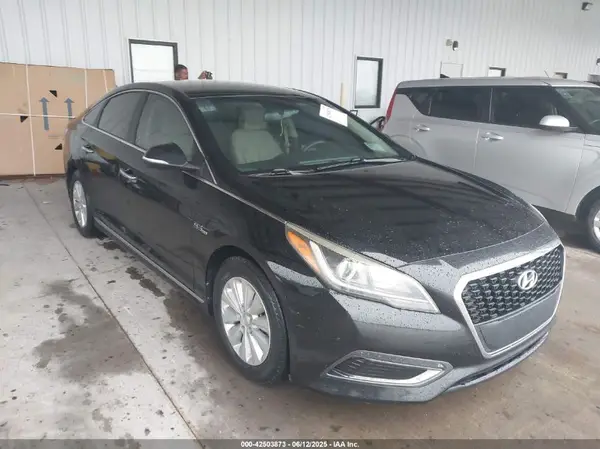 KMHE24L15GA016058 2016 HYUNDAI SONATA - Image 1