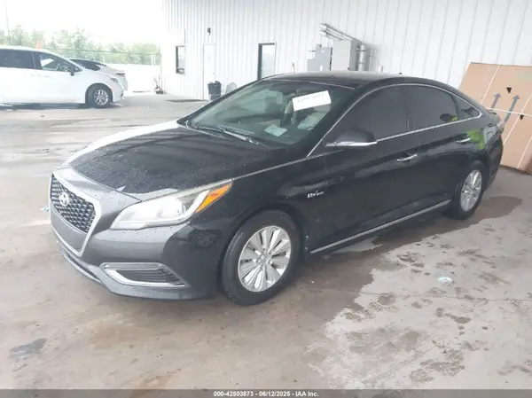 KMHE24L15GA016058 2016 HYUNDAI SONATA - Image 2