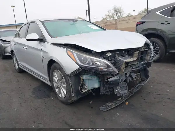 KMHE24L15GA019994 2016 HYUNDAI SONATA - Image 1