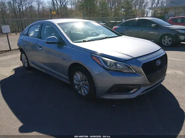 KMHE24L15GA024970 2016 HYUNDAI SONATA - Image 1