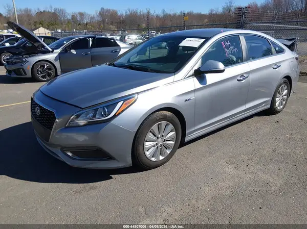 KMHE24L15GA024970 2016 HYUNDAI SONATA - Image 2