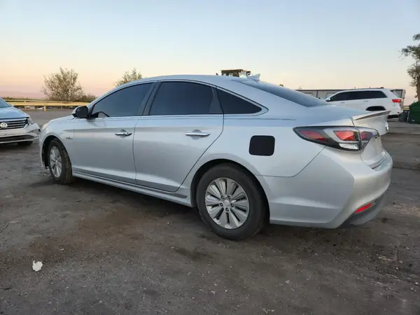 KMHE24L15GA028002 2016 HYUNDAI SONATA - Image 2