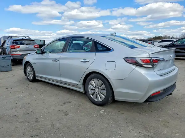 KMHE24L15GA031773 2016 HYUNDAI SONATA - Image 2