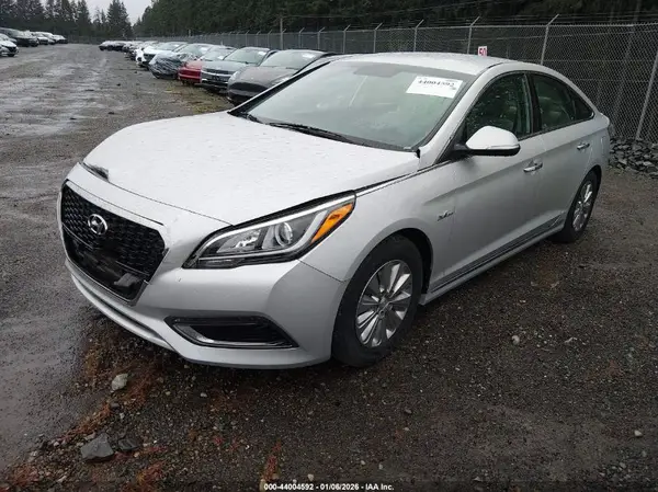 KMHE24L15GA037301 2016 HYUNDAI SONATA - Image 2