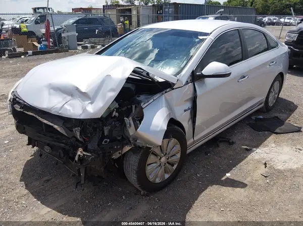 KMHE24L15GA039159 2016 HYUNDAI SONATA - Image 2