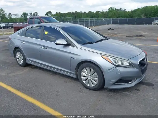 KMHE24L15GA039176 2016 HYUNDAI SONATA - Image 1