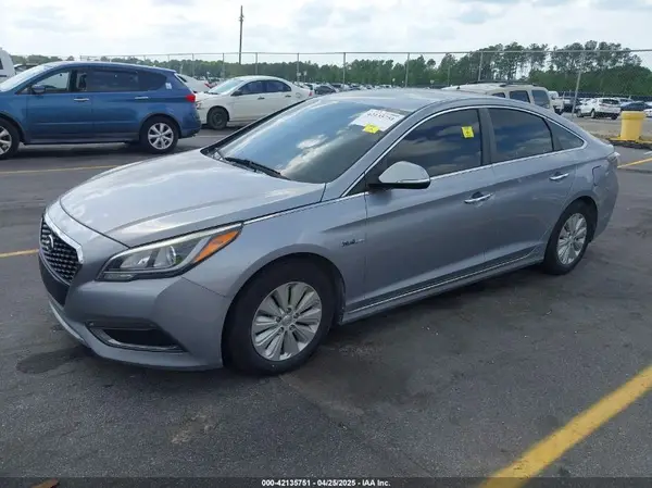 KMHE24L15GA039176 2016 HYUNDAI SONATA - Image 2