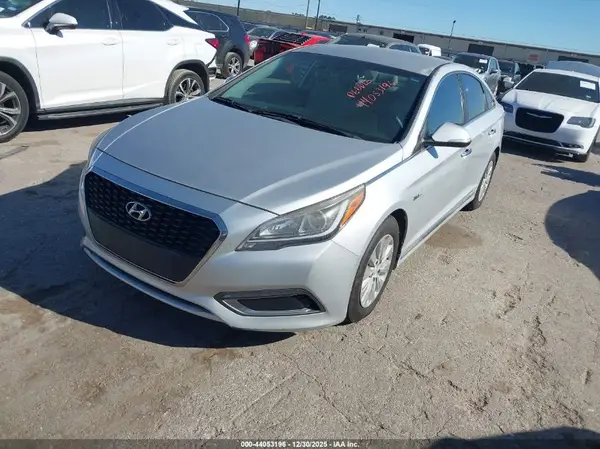 KMHE24L15GA039310 2016 HYUNDAI SONATA - Image 2
