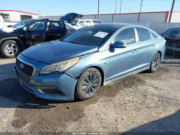 KMHE24L15GA039548 2016 HYUNDAI SONATA - Image 2