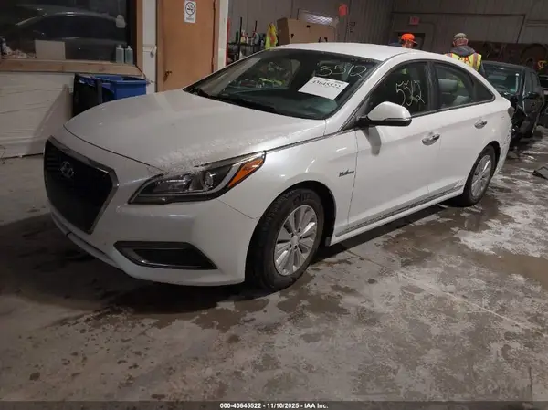 KMHE24L15HA045822 2017 HYUNDAI SONATA - Image 2