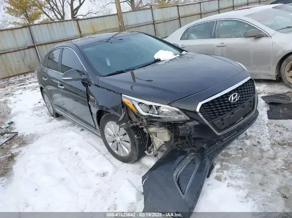 KMHE24L15HA048557 2017 HYUNDAI SONATA - Image 1