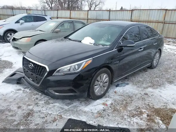 KMHE24L15HA048557 2017 HYUNDAI SONATA - Image 2