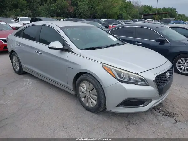 KMHE24L16GA009247 2016 HYUNDAI SONATA - Image 1