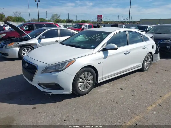 KMHE24L16GA010608 2016 HYUNDAI SONATA - Image 2