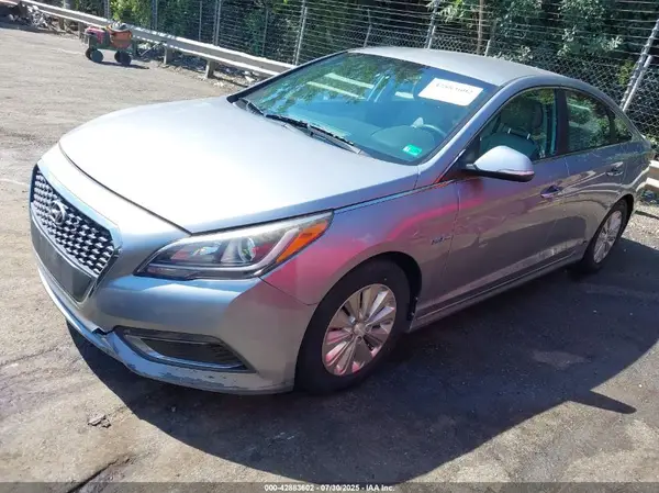 KMHE24L16GA011466 2016 HYUNDAI SONATA - Image 2