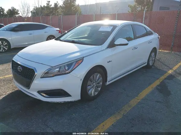 KMHE24L16GA012357 2016 HYUNDAI SONATA - Image 2