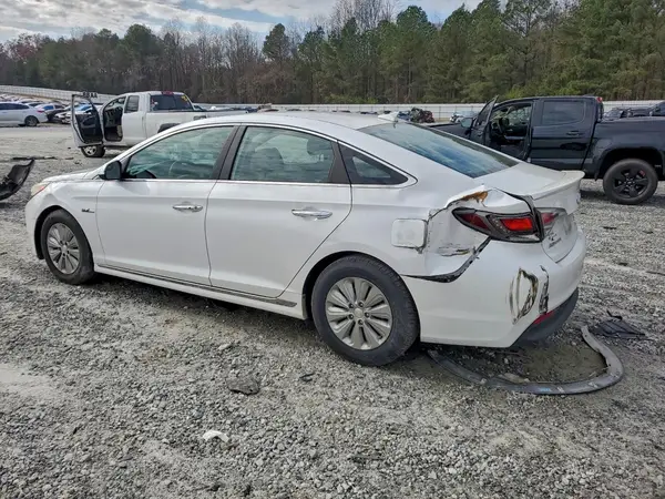 KMHE24L16GA012777 2016 HYUNDAI SONATA - Image 2