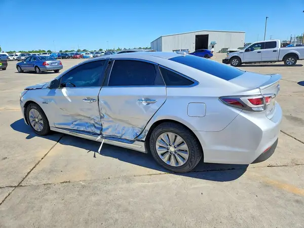 KMHE24L16GA013525 2016 HYUNDAI SONATA - Image 2