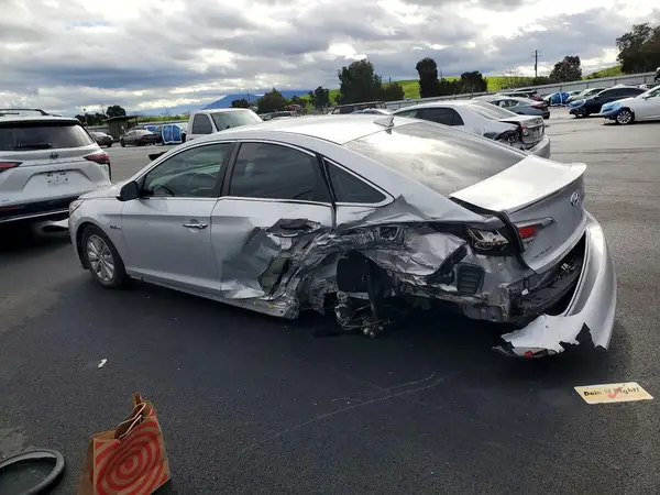 KMHE24L16GA013749 2016 HYUNDAI SONATA - Image 2