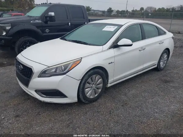 KMHE24L16GA014030 2016 HYUNDAI SONATA - Image 2