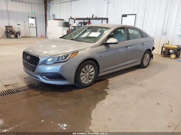 KMHE24L16GA014268 2016 HYUNDAI SONATA - Image 2