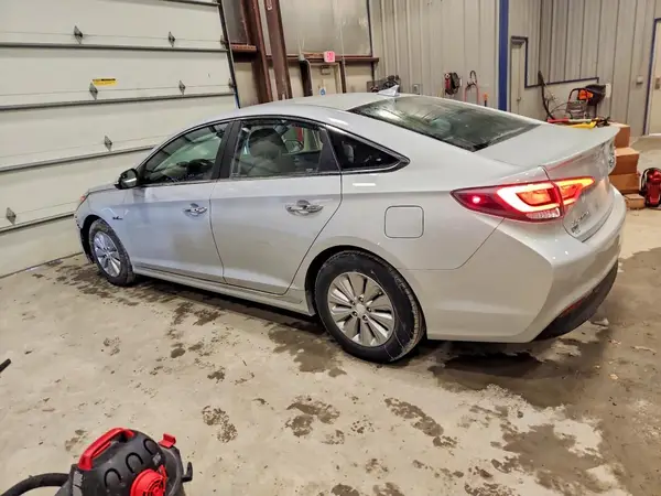 KMHE24L16GA015503 2016 HYUNDAI SONATA - Image 2