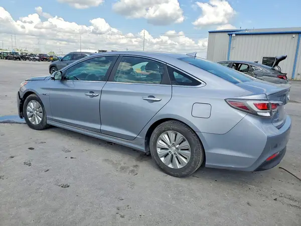 KMHE24L16GA022516 2016 HYUNDAI SONATA - Image 2