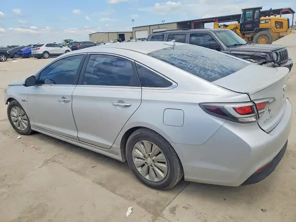 KMHE24L16GA022614 2016 HYUNDAI SONATA - Image 2