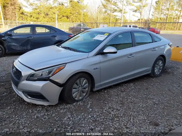 KMHE24L16GA026050 2016 HYUNDAI SONATA - Image 2