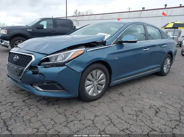 KMHE24L16GA027909 2016 HYUNDAI SONATA - Image 2