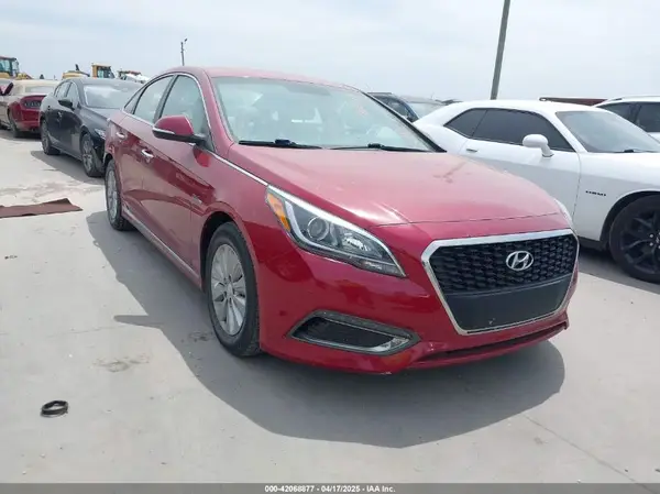 KMHE24L16GA028820 2016 HYUNDAI SONATA - Image 1