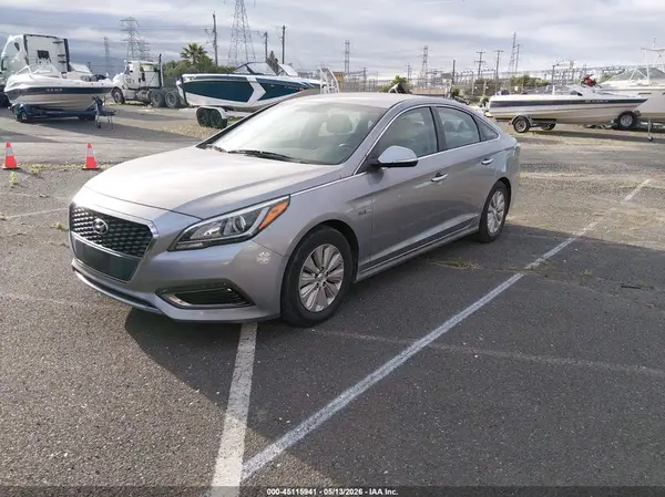 KMHE24L16GA033077 2016 HYUNDAI SONATA - Image 2
