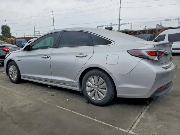 KMHE24L16GA034004 2016 HYUNDAI SONATA - Image 2