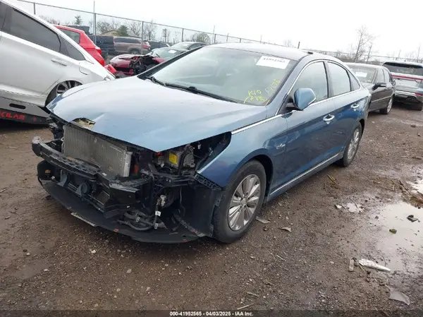 KMHE24L16GA036982 2016 HYUNDAI SONATA - Image 2