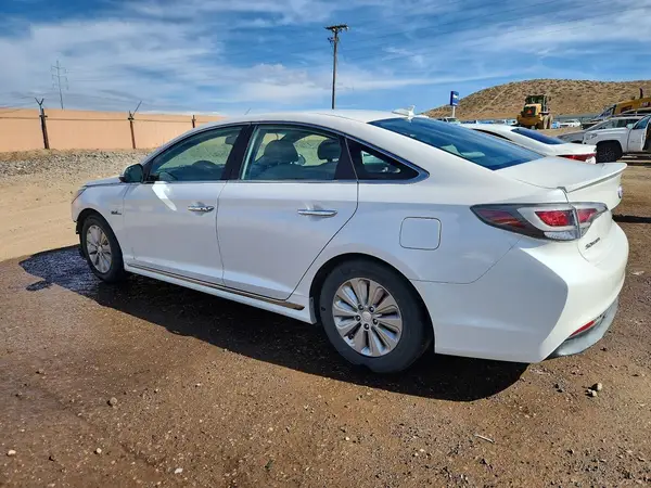 KMHE24L16GA037274 2016 HYUNDAI SONATA - Image 2